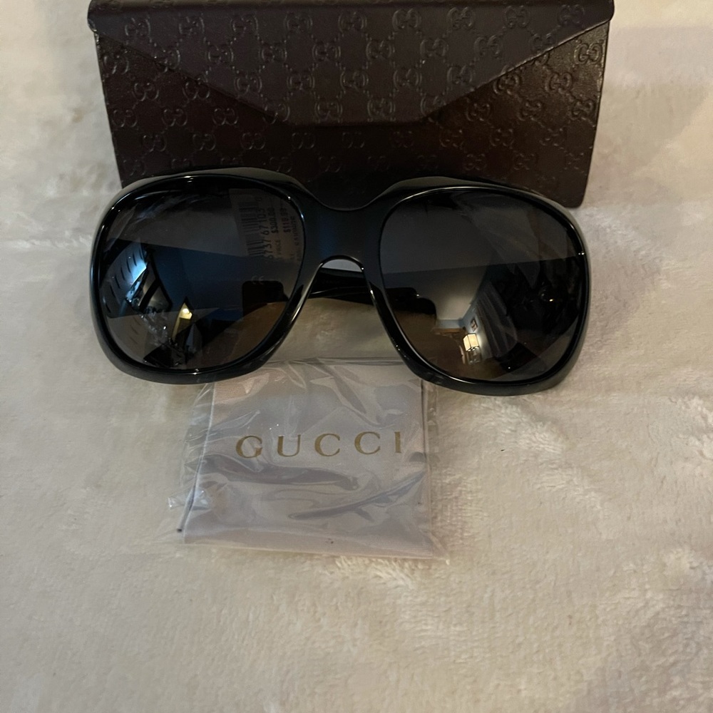 Authentic Brand new Gucci sunglasses with case